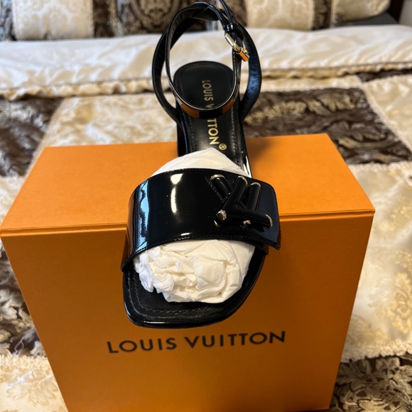 Louis Vuitton sandals - Picture 3 of 6